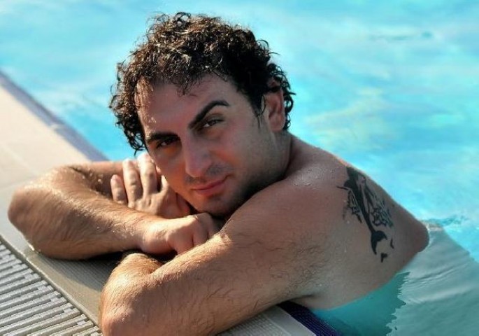 Tolik taksi sürücülərini təhqir etdi: "İt iyi verirlər"