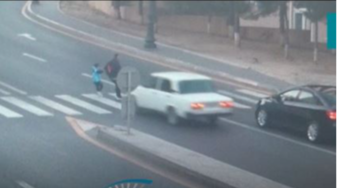 Bakıda piyada keçidində ana və uşağı "07" belə vurdu - REAL GÖRÜNTÜ 