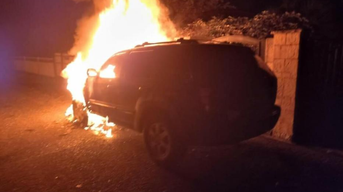 Merin avtomobili evinin önündə yandırıldı 