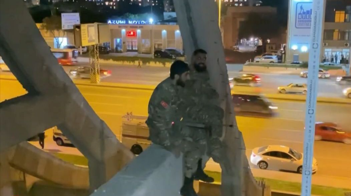 Bakıda özlərini qazi kimi təqdim edənlər polisə tabesizlik göstərdi - FOTO