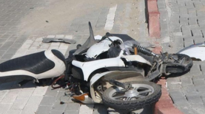 Bakıda "Prius" mopedlə toqquşdu - Ölən var