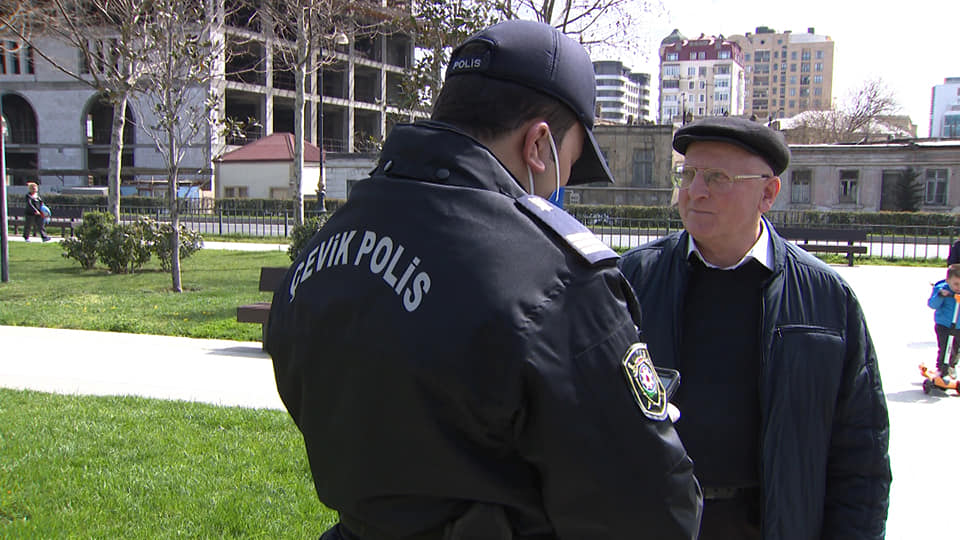 Polis koronavirusla bağlı sakinləri maarifləndirdi - FOTO