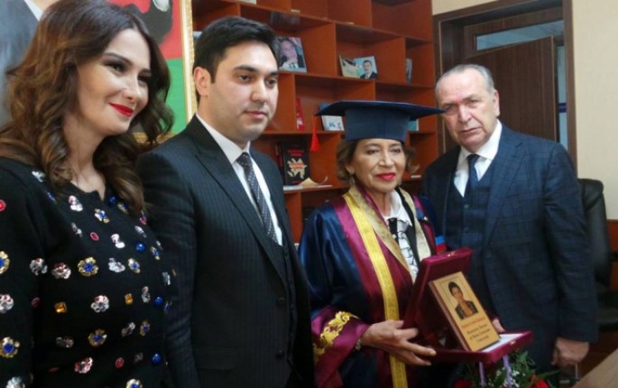 Türkiyənin ilk qadın pilotuna fəxri doktor adı verildi - FOTO