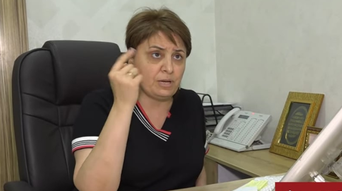 İş masasına həbs qoyulan baş həkim vəzifəsindən gedib - Borc 200 mini ötüb 