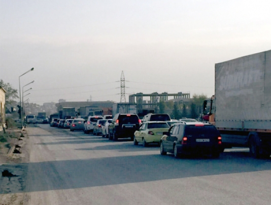 Bakıda günün 14 saatı tıxac olan yoldan FOTOREPORTAJ