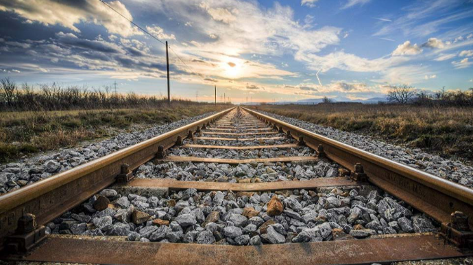 Qars-İğdır-Naxçıvan dəmir yolu layihəsi regionun iqtisadi inkişafına təkan verəcək - Şamil Ayrım 