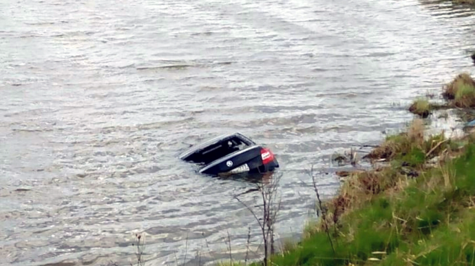 Avtomobil gölə düşüb, 8 nəfər ölüb 