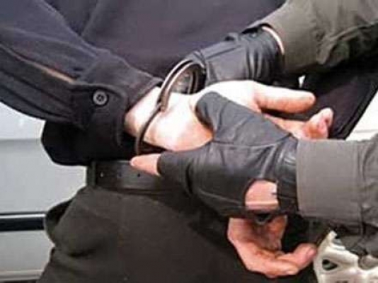 Özlərini polis kimi təqdim edərək soyğunçuluq edənlər saxlanılıb - Şəkidə