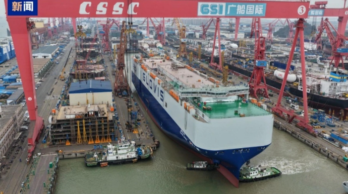 Dünyanın ən böyük rolkeri suya salındı – 10800 avtomobil tutur 