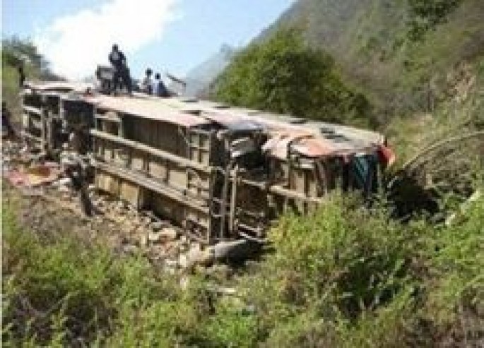 Sərnişin avtobusu 100 metrlik hündürlükdən uçuruma aşdı: 11 ölü, 10 yaralı