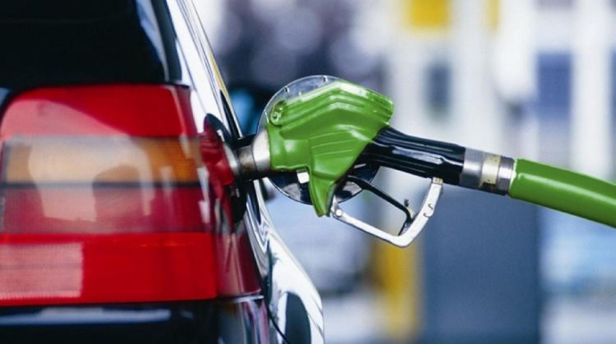 IEA:  Ötən il dünyada benzin 11% ucuzlaşıb
