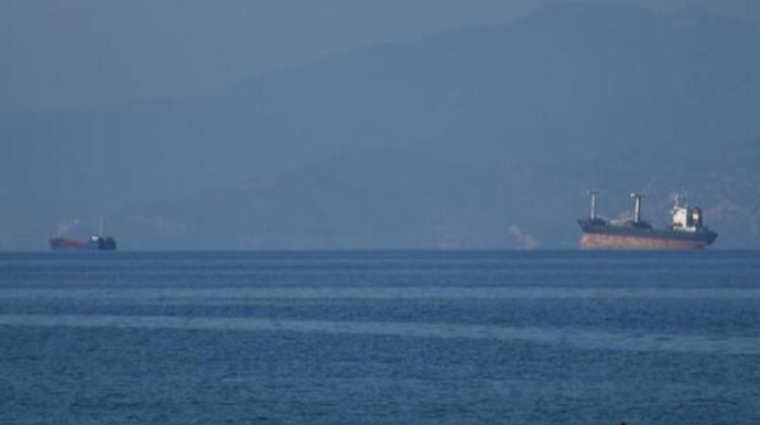 Türkiyənin Quşadası bölgəsində iki yük gəmisi toqquşdu