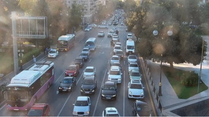 Bakı tıxacdan necə xilas ola bilər? - AÇIQLAMA 