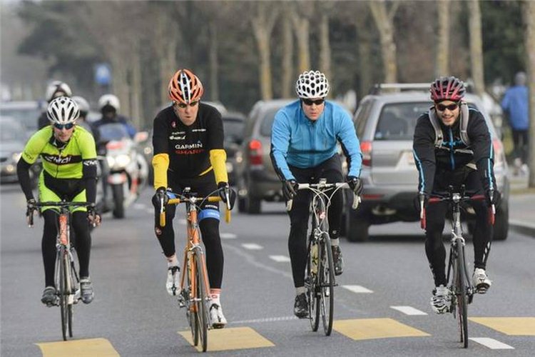 Dövlət katibi velosiped sürdü - FOTO