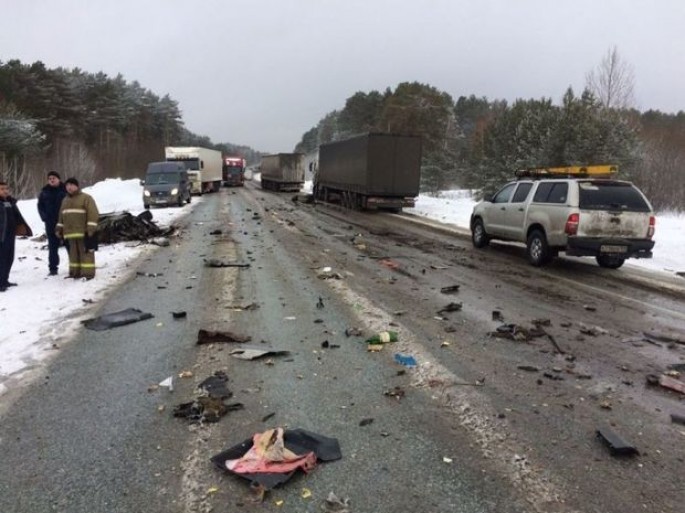 20-dən çox avtomobilin toqquşduğu qəzadan görüntülər - VİDEO