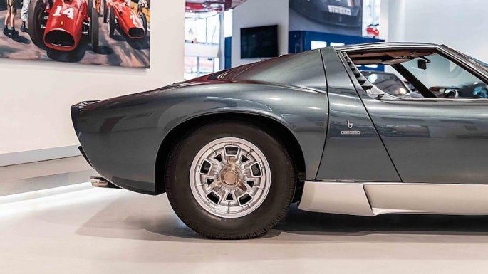 Ən az yürüşü olan Lamborghini Miura modeli satılır - FOTO