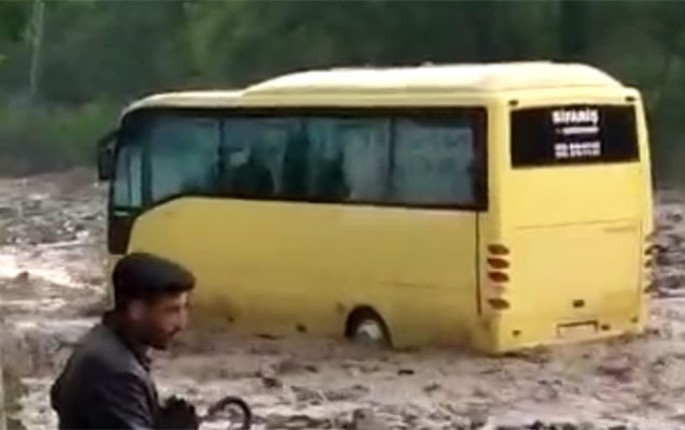 İsmayıllıya leysan yağdı: Turistlər yolda qaldı - VİDEO