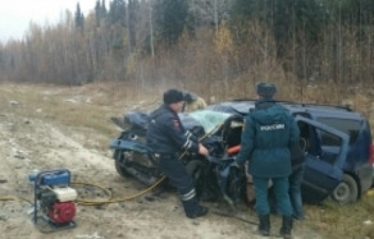 Üç avtomobil toqquşdu: 5 nəfər ölüb, 3 nəfər yaralanıb