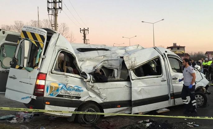 Məktəbli mikroavtobusu aşdı: 1 ölü, 11 yaralı - FOTO