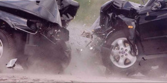 İki avtomobil toqquşub, sürücülər xəsarət alıb