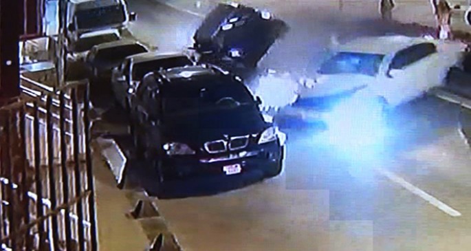 Avtomobil anidən qarşısına çıxan maşınla toqquşdu: 4 yaralı - VİDEO