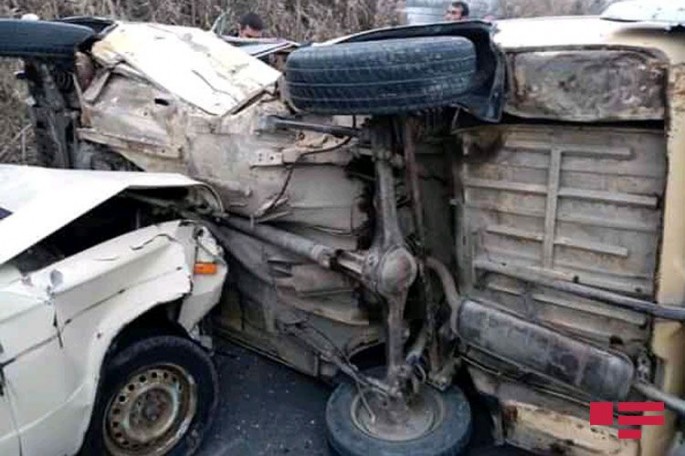 Göyçayda iki avtomobil toqquşub, sürücülər xəsarət alıb