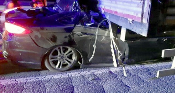  “Ford” yarıya kimi TIR-ın altına girdi: 2 nəfər hadisə yerində öldü - FOTO