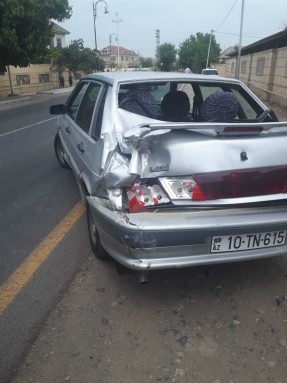 Mikroavtobus 4 maşına çırpıldı: 1 nəfər yüngül xəsarət alıb - Salyanda