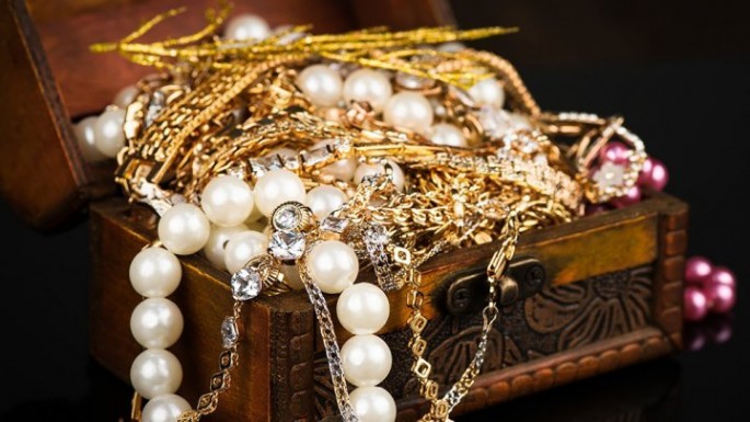 Azərbaycan vətəndaşı qızıl əşyalarını Gürcüstana qanunsuz keçirməyə cəhd edib