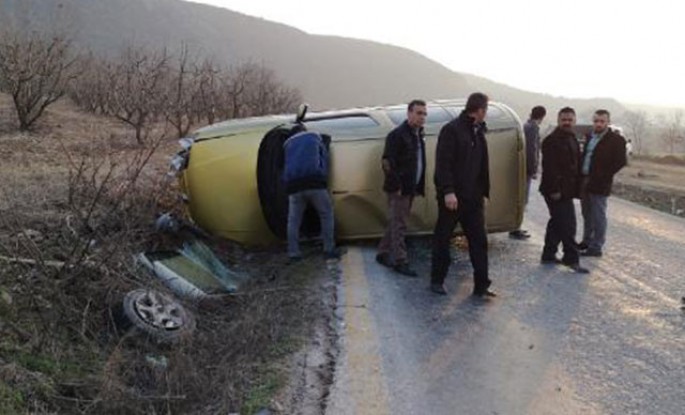 İki maşın toqquşdu: biri aşıb, digəri isə su kanalına düşüb - FOTO