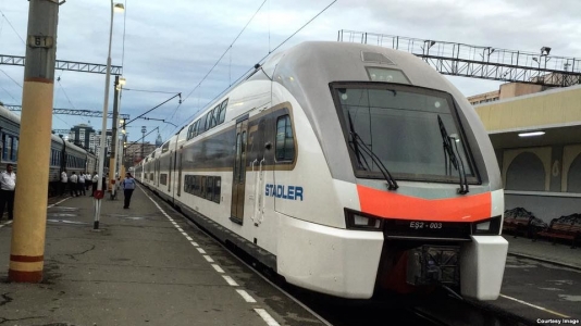 Sərnişin elektrik qatarı yolda qaldı - 150 sərnişin geri qaytarıldı