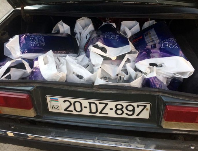 Avtomobildən aksiz markasız arağın realizə edilməsinin qarşısı alınıb - FOTO