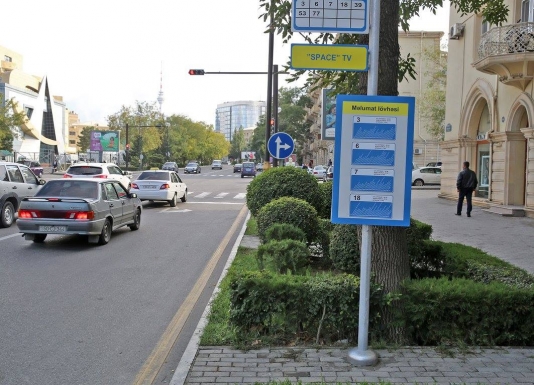 Bakının iki əsas küçəsində məlumat lövhələri quraşdırılıb - FOTO