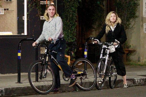 Madonna öğlu ilə velosiped sürdü - FOTO