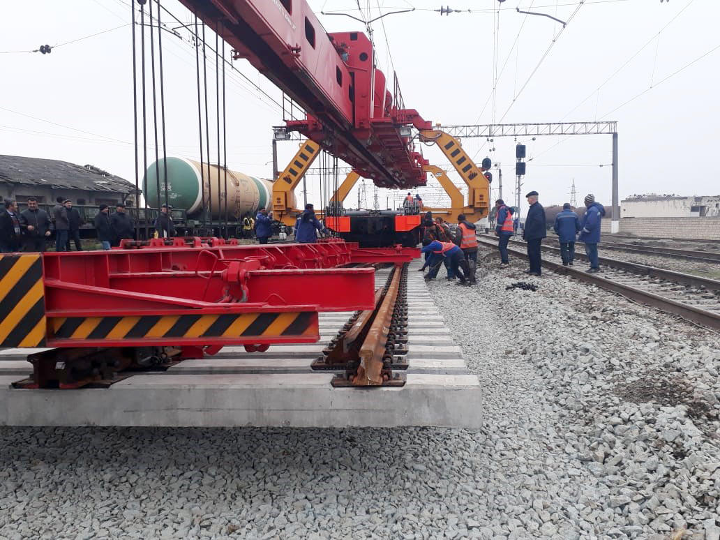 Ucar stansiyasında yeni yoldəyişənlər quraşdırılır - FOTO