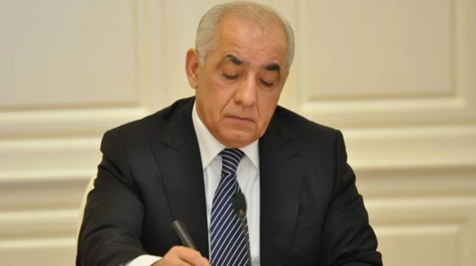 Əli Əsədov Dövlət Vergi Xidmətinin işçilərinin aylıq vəzifə maaşlarını təsdiqlədi