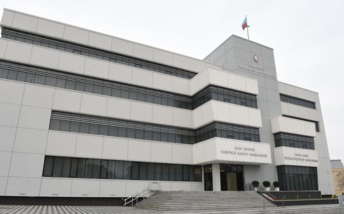 Sabunçu məhkəməsində hakim və prokurora fiziki təzyiq göstərilib