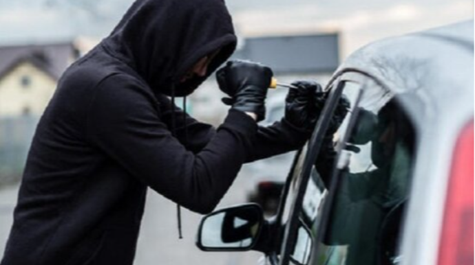 Maşından 6200 manat aparan şəxs TUTULDU 