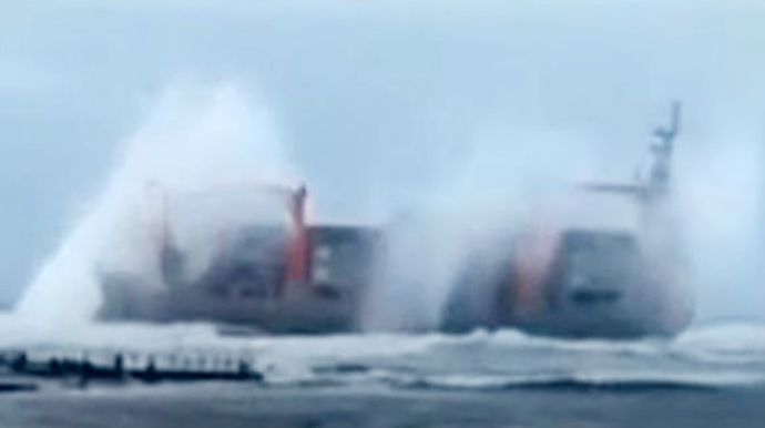 101 metrlik gəmi YARIYA BÖLÜNDÜ 