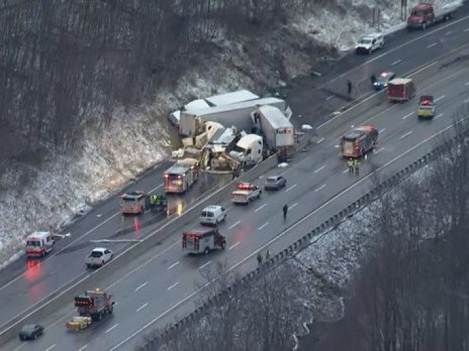 Turist avtobusu 3 nəqliyyat vasitəsi ilə toqquşdu: azı 5 ölü, 60 yaralı - FOTO