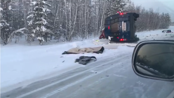 Mikroavtobus minik avtomobili ilə toqquşdu: 3 ölü, 5 yaralı - FOTO