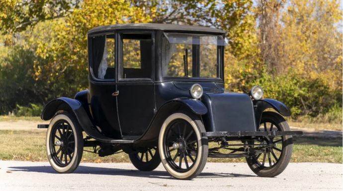 105 yaşlı elektromobil HƏRRACA ÇIXARILDI - FOTO