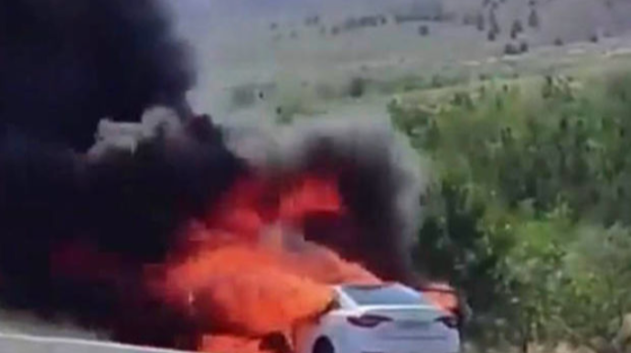 Bakı-Şamaxı yolunda “Hyundai Sonata” alovlandı – VİDEO 