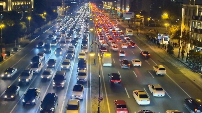 Paytaxtın 16 küçəsində tıxac var - SİYAHI