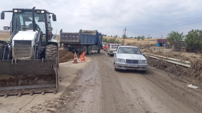 Bakı-Şamaxı-Yevlax yolunda nəqliyyatın hərəkəti bərpa olundu  - FOTO - YENİLƏNİB