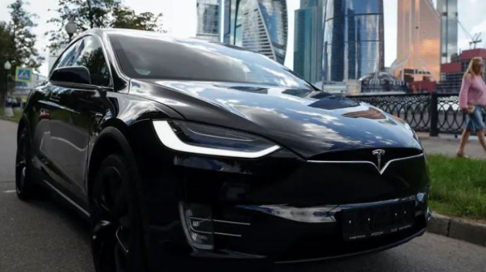 Tesla Model X avtomobili  90 saniyə ərzində Bluetooth bağlantısı vasitəsilə ələ keçirildi