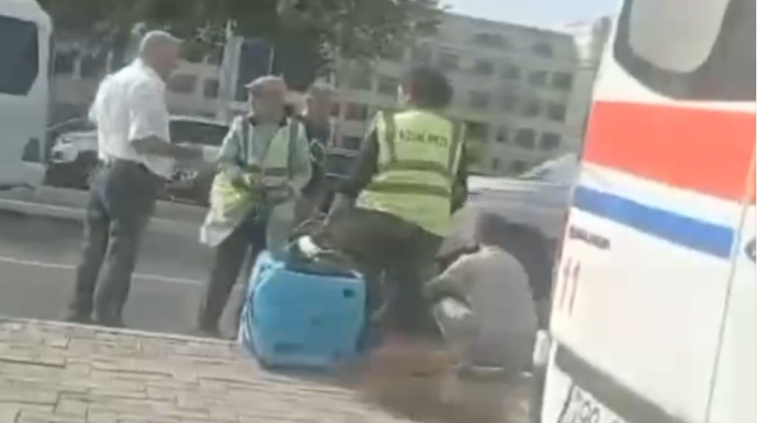 Bakıda kuryer qəza törətdi, yolda sıxlıq yarandı  - VİDEO