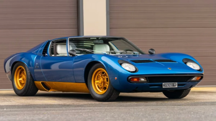 ABŞ-də nadir "Lamborghini" hərraca çıxarılır - FOTO