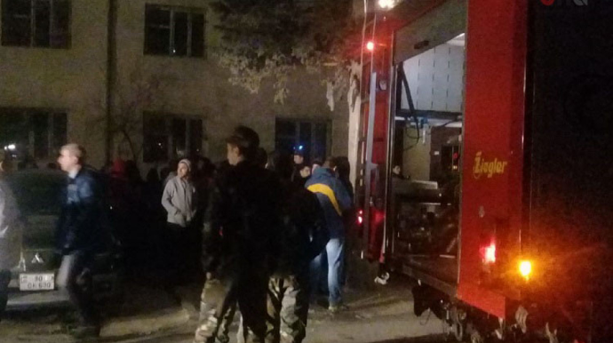 Bakıda hündürmərtəbəli binada yanğın olub