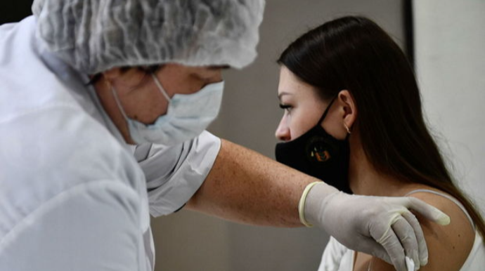 Vaksinasiyadan keçməyənlərin işdən çıxarılmasına başlanacaq